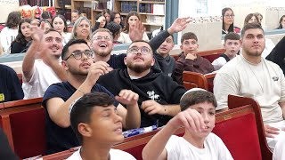 איך יוצאים מדיכאון לחיים מלאי שמחה ותקוה? 🤷 הרב שניר גואטה בשיעור מדהים עם סיפור מטורף שלא שמעתם (הרב שניר גואטה) - התמונה מוצגת ישירות מתוך אתר האינטרנט יוטיוב. זכויות היוצרים בתמונה שייכות ליוצרה. קישור קרדיט למקור התוכן נמצא בתוך דף הסרטון