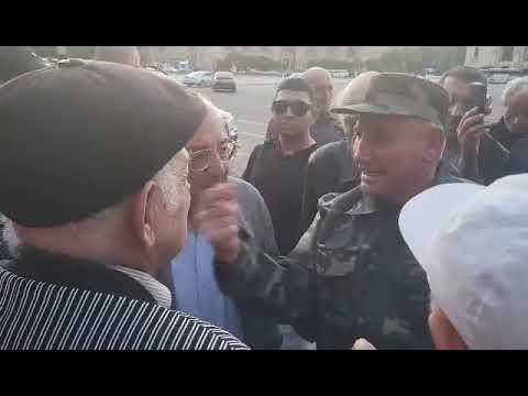 Վազգեն Մանուկյանին հորդորում են գրավել կառավարության շենքը