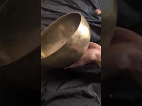 [A212] Old Cobrebati singing bowl, ⌀20.3cm / 735g, 🔼 A#2 +7c (117 Hz) ⭐️, 🔼 F4 −40c (341 Hz) — VAYU sounds