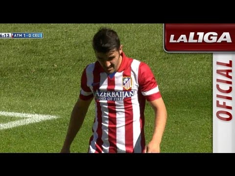 Villa falla una clara ocasión de gol y se lesiona