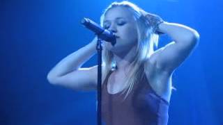 Kelly Clarkson - I Hate Myself for Losing You - Nashville