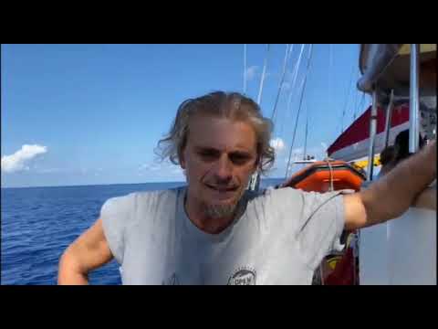 Il "cappellano" della Open Arms: ecco il senso del mio stare qui Il "cappellano" della Open Arms: ecco il senso del mio stare qui