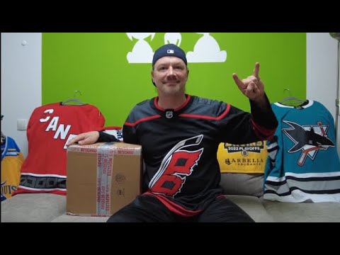 Unboxing a very nice specialty jersey