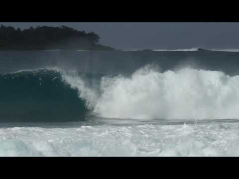 Martin Paradisis have good barrel infront of Ranu surfcamp 30 may 16..