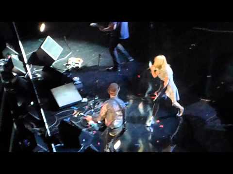 Nirvana - Aneurysm with Kim Gordon (Sonic Youth) - Live 4/10/14