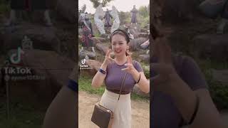 こぼれ落ちそうな乳