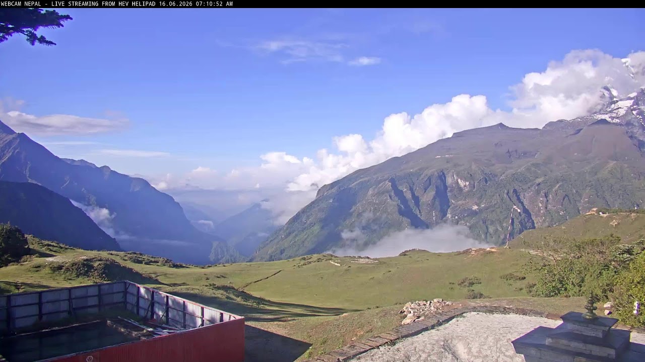 Live webcam view of Hotel Everest View Helipad
