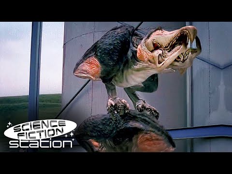 The Creatures Learn How To Climb | Tremors 2: Aftershocks | Science Fiction Station