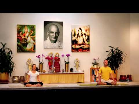 Yogastunde "Meditatives Halten" mit Tilman - Yoga Vidya Mittelstufe - live 16:15 Uhr 17.07.21