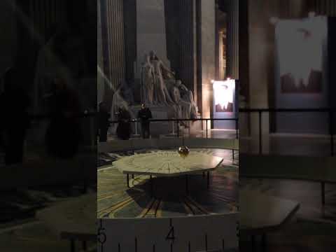 Foucault's pendulum at the Panthéon, Paris (26 Oct 2015)