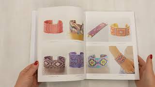 Видео о книге БИСЕРОПЛЕТЕНИЕ. 500 французских схем для плетения на станке. Фэшн-дизайн аксессуаров с цветовыми палитрами