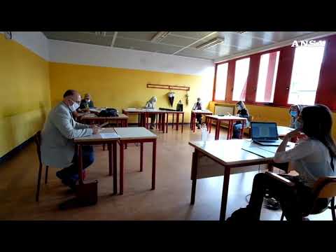 Maturità, il colloquio orale di una studentessa di Torino.