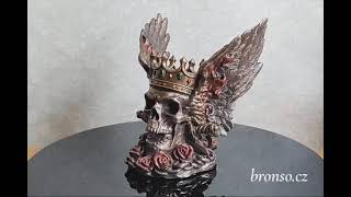 Lebka krále s korunou a křídly – gotická dark fantasy dekorace, originální dárek WU77632A4