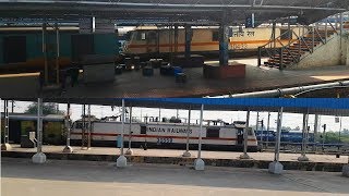 preview picture of video 'Weird South Central Railway | WAG-7 Express Dominate WAP-7 Duronto and Humsafar'