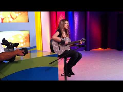 Danny Pink cantando e tocando no Hora de Brincar