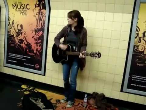 Amazing girl singing & playing in subway station