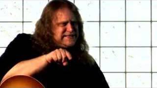 Video thumbnail for Gibson Guitar Hero Video: The Warren Haynes Les Paul Custom by gibsonguitar2007