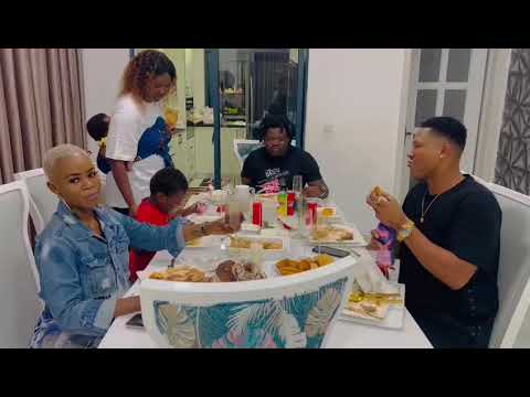 Flor de Raiz e Pai Profeta almoçando na casa do Naice Zulu