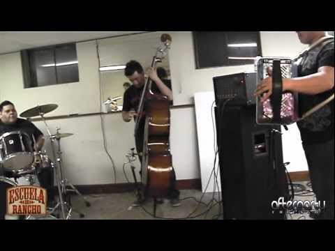 ESCUELA DE RANCHO : LA BUCHONA (CON TOLOLOCHE)