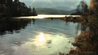 preview picture of video 'Loch Beinn a Mheadhoin Autumn colours ,Glen Affric,Scotland October 2010'