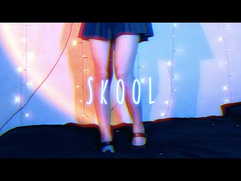 FIORE DI LUNA & DEVILLE - SKOOL (OFFICIAL VIDEO LYRICS)