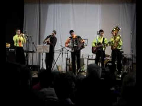 Ansambel Osminka - Po nevesto (live)