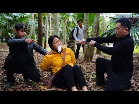 A single mother is kidnapped by a notorious gang; how will the CEO help her escape danger?