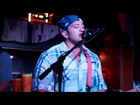 Mahi - Kissing You (Official Music Video)