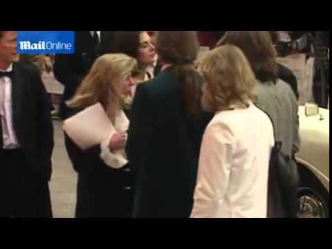 download lagu mp3 mp4 Elizabeth Hurley Versace Black Dress, download lagu Elizabeth Hurley Versace Black Dress gratis, unduh video klip Elizabeth Hurley Versace Black Dress