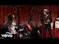 The White Stripes - Dead Leaves and the Dirty Ground (Live @ VH1 9/23/2005)