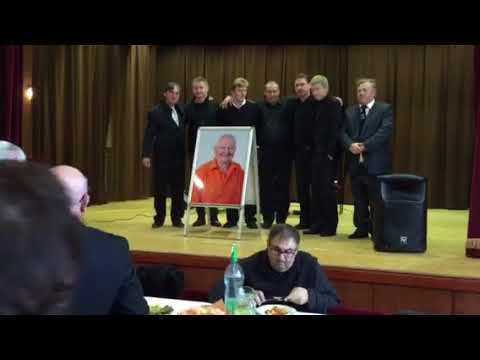 Birkapörköltet ettek és a Stadler FC indulóját énekelték Stadler József halotti torán