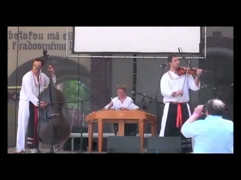 Eště si ja pohár vínka vypijem - Cimbálová muzika Slanina v Třeboni - cimbálovka