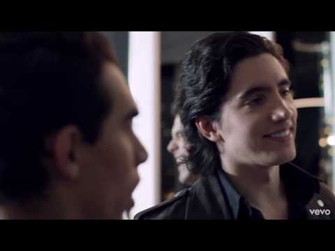 Alex Fernandez hace llorar a su papá "El Potrillo"