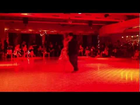 Noelia Hurtado - Carlitos Espinoza "Sin palabras" - Biagi