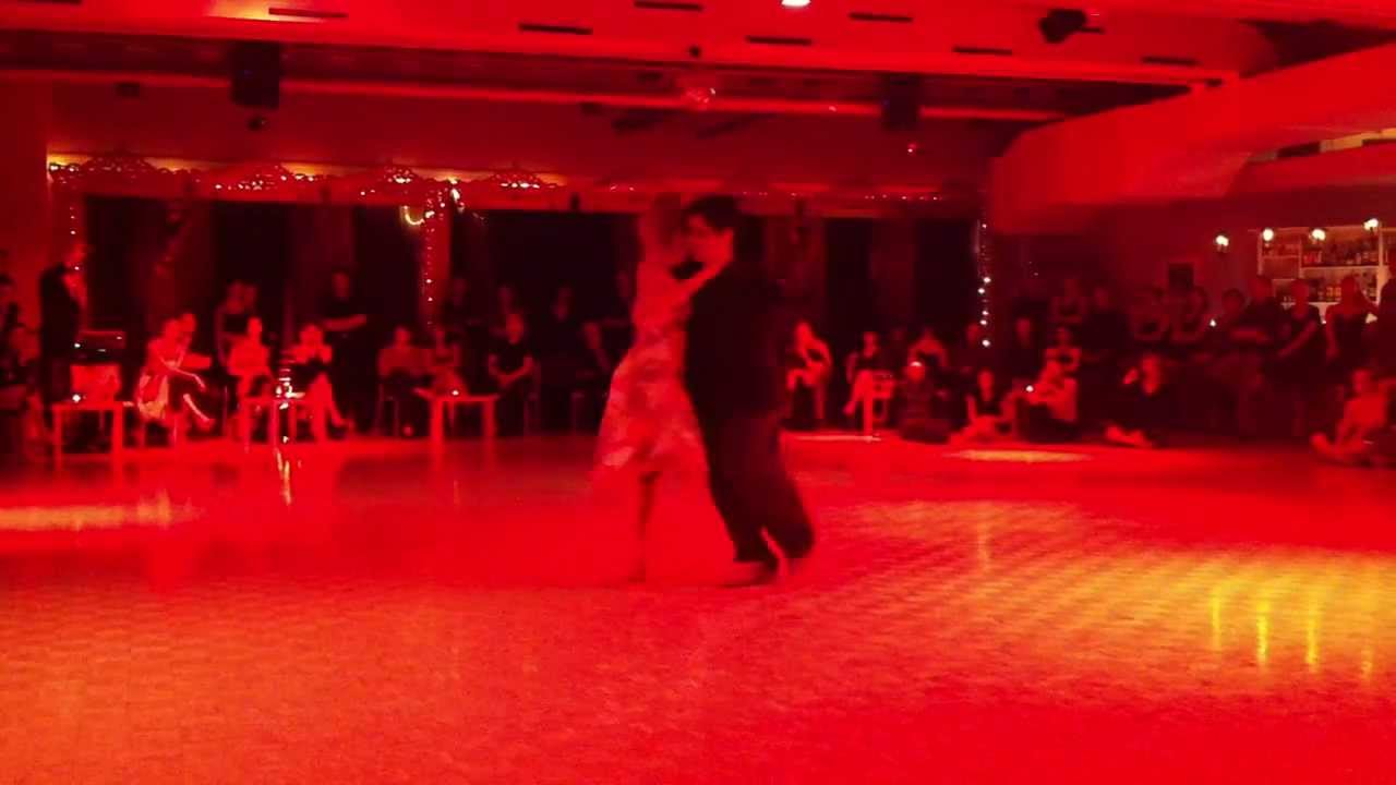 Noelia Hurtado - Carlitos Espinoza "Sin palabras" - Biagi