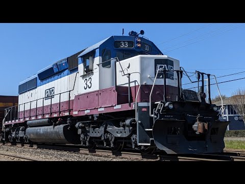 PVJR's 33 and 211 on a spring day. Railfanning the Rye Vancouver WA.
