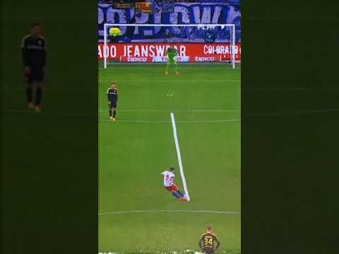 Hakan Calhanoglu's insane knuckleball freekick