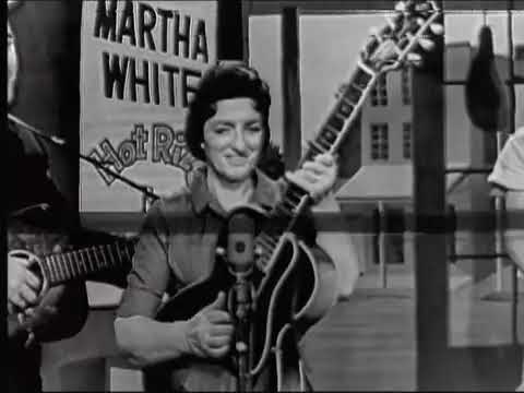 Mother Maybelle Carter - "Wildwood Flower" (Flatt and Scruggs Show)
