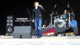 ADAM GREGORY SINGING GET IT WHILE THE GETTINGS GOOD 7-19-09