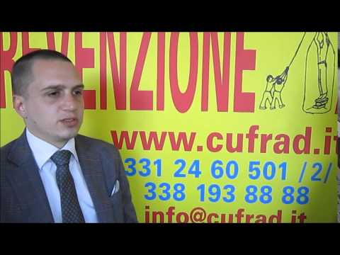 Il marito beve e io con il bambino Il marito violento quando bevande