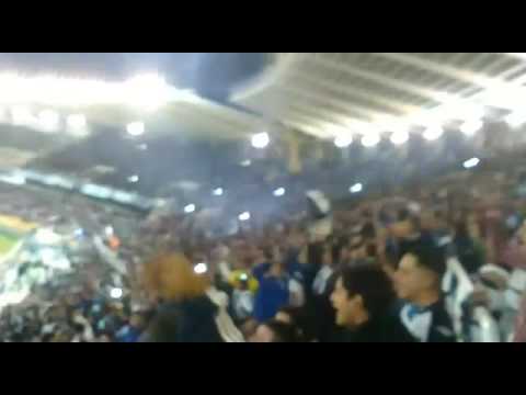 "Belgrano vigilante te vamos a matar" Barra: La Fiel • Club: Talleres