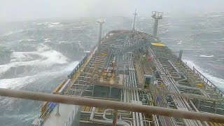 SHIPS CAUGHT IN MONSTER WAVES