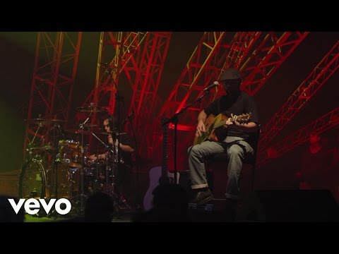 Videoclip de O Mundo Dá Voltas — CPM 22