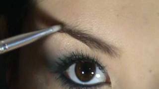 Maquillaje azul verde tornasol especial para ojos color café