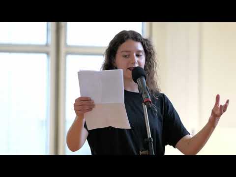 Laura Hybner präsentiert „Die Hohenzollern und die Nazis“ – 2. Deutscher Sachbuch-Slam