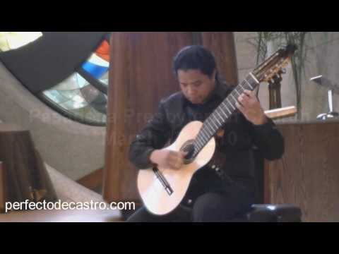 10-string guitarist Perfecto De Castro performs Sarabande in D Major BWV 1012 (J.S. Bach)