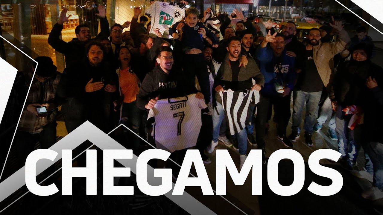VÍDEO: Botafogo desembarca na Argentina para jogo da Sul-Americana e é recebido pela torcida