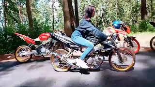 Download lagu Cewek Vijar naik si Black old || Model Cantik mp3 Download lagu Cewek Vijar naik si Black old || Model Cantik mp3