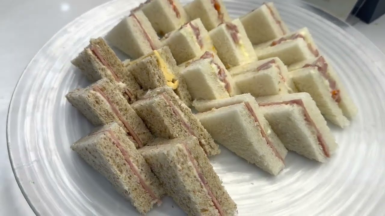 First Class Lounge 02