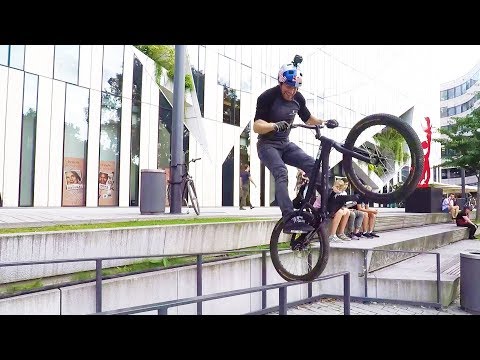 Danny MacAskill trial biking in Düsseldorf. | Straight from the athletes